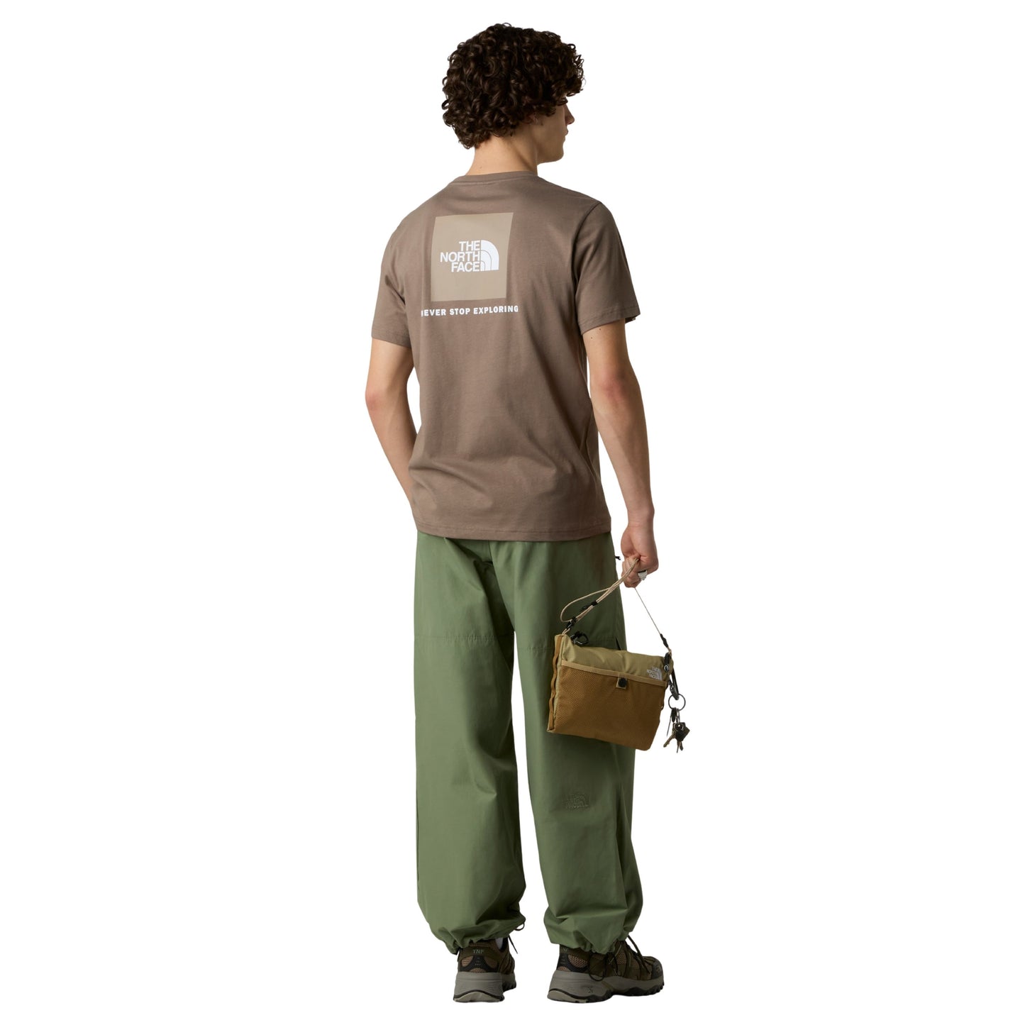 T-Shirt de manga curta para homem The North Face Box NSE em Mocha Brown/Mushroom Grey. Foto da parte de trás, vestida.