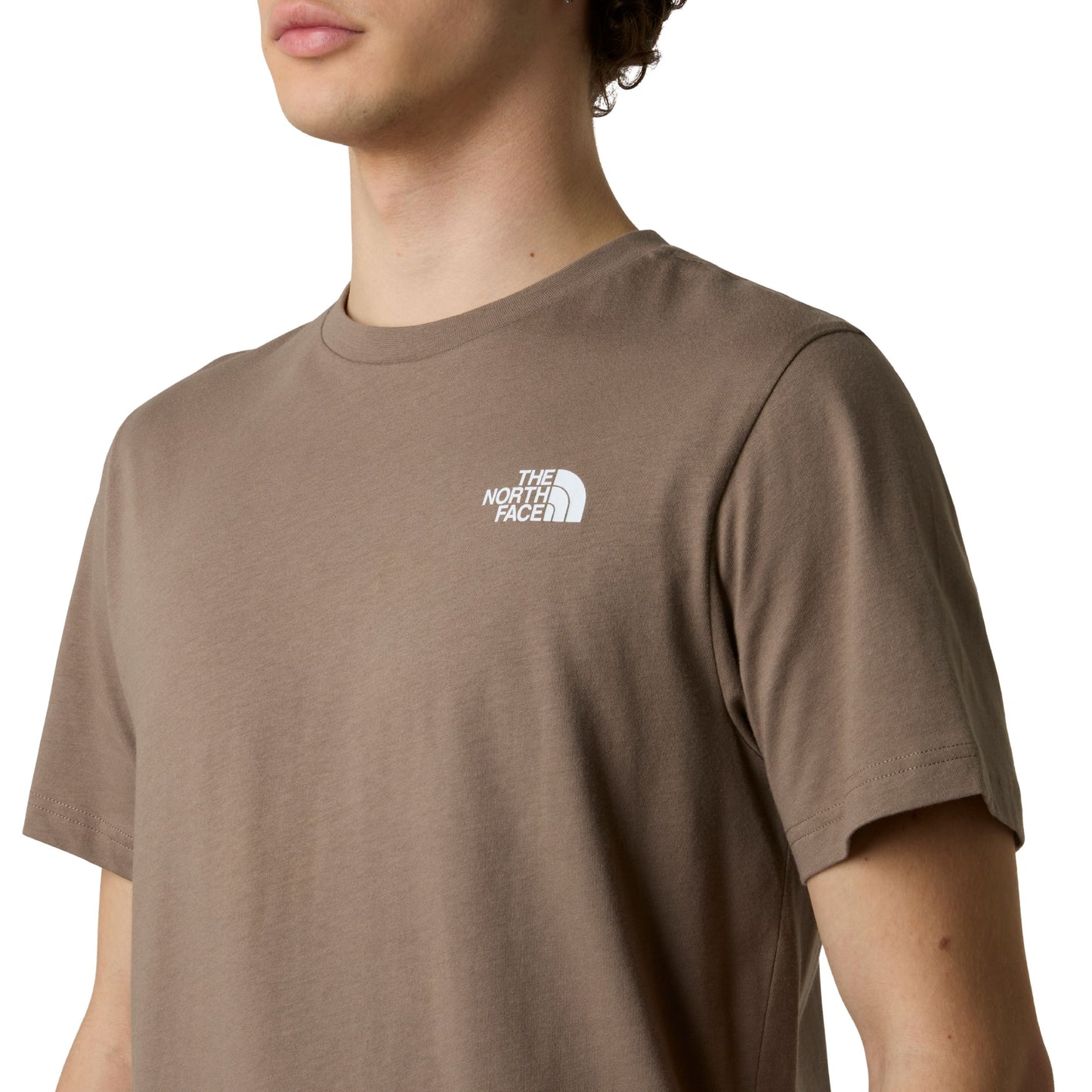 T-Shirt de manga curta para homem The North Face Box NSE em Mocha Brown/Mushroom Grey. Foto da parte da frente, vestida.