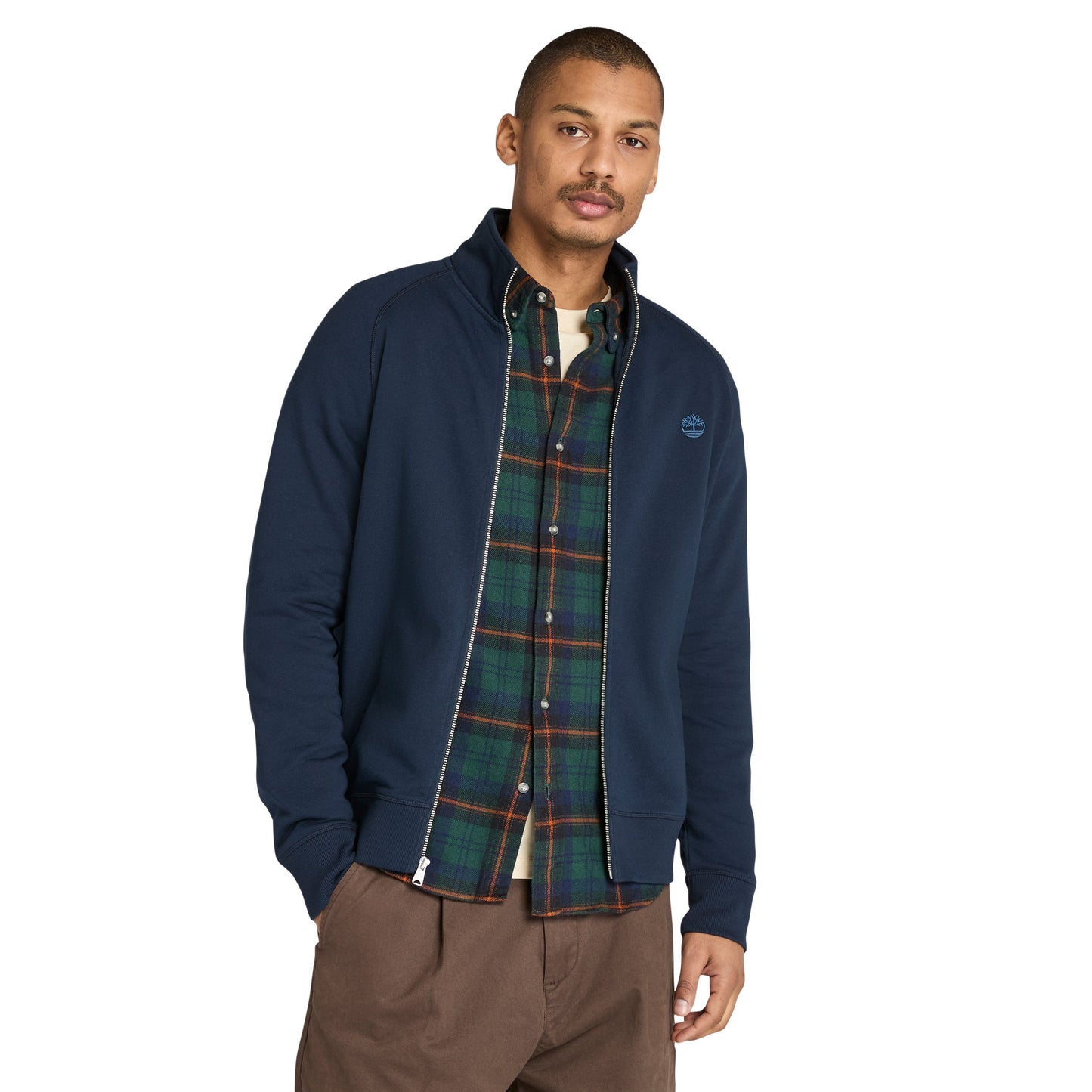 Casaco para homem Timberland em malha escovada Exeter River em Azul escuro. Foto da parte da frente, vestido.