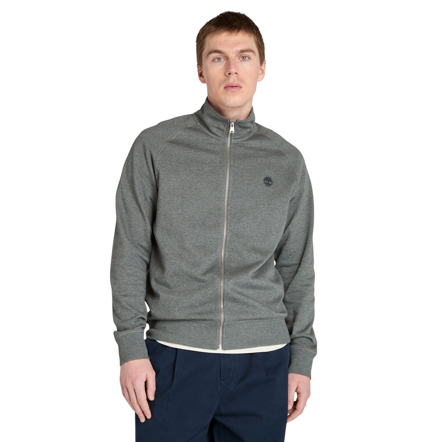 Casaco para homem Timberland em malha escovada Exeter River em Dark Grey Heather. Foto da parte da frente, vestido.