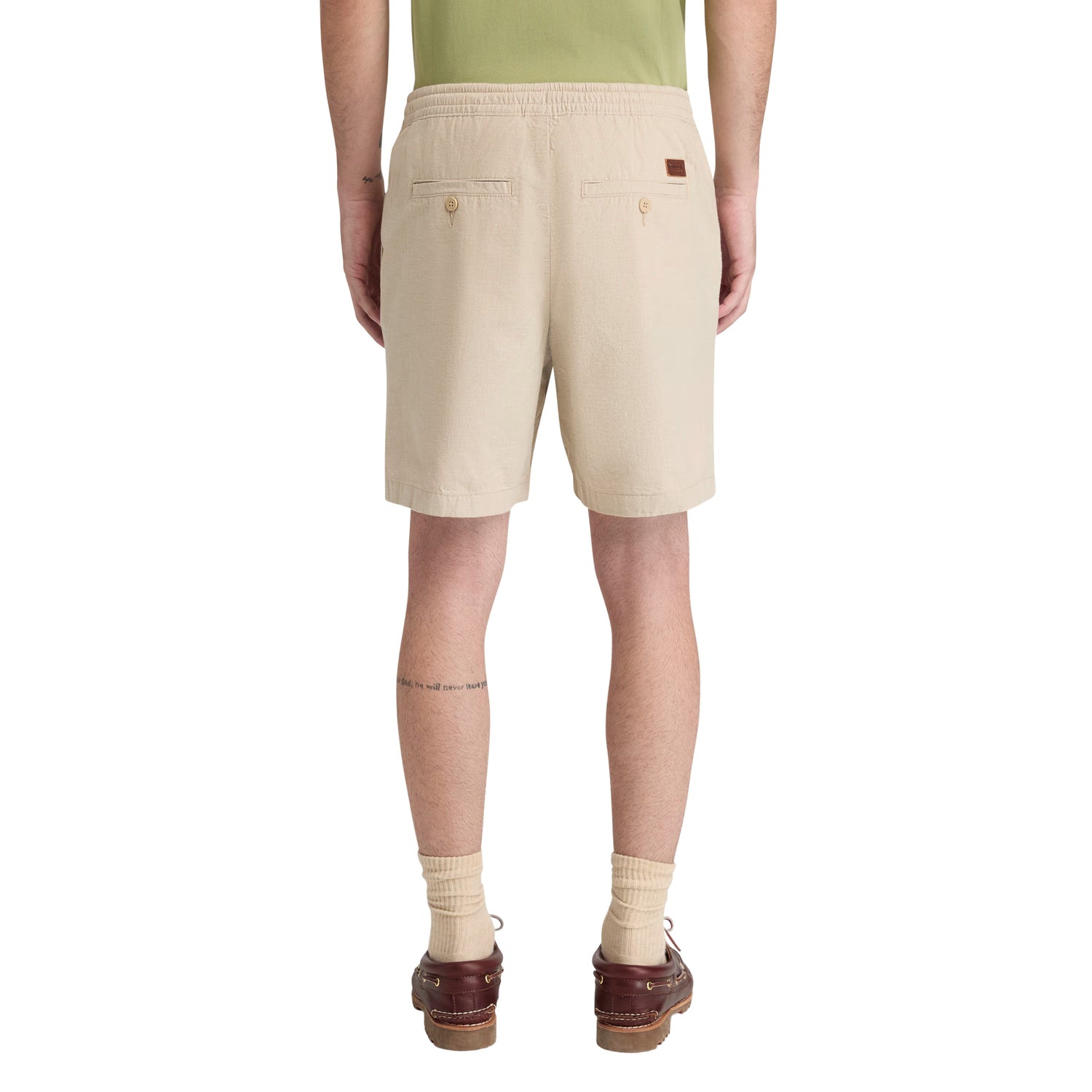 Calções de algodão para homem Timberland Claremont em Safari. Foto da parte de trás, vestidos.