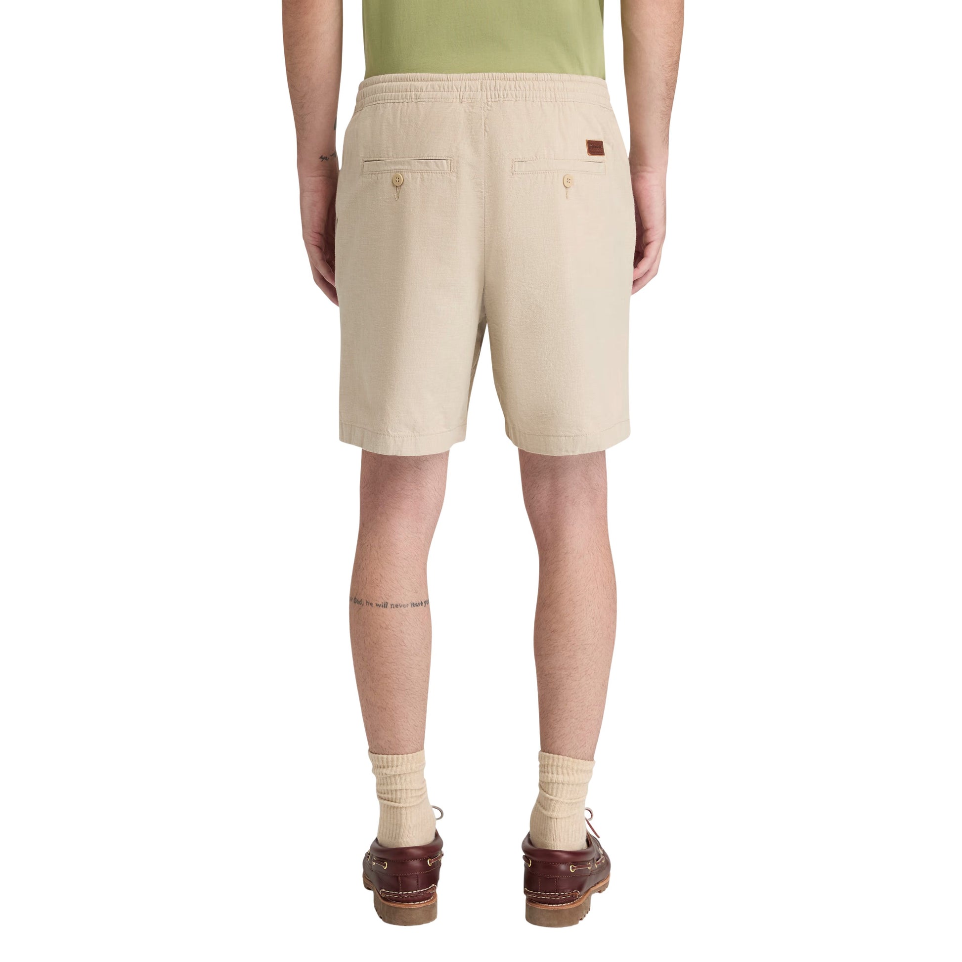 Calções de algodão para homem Timberland Claremont em Safari. Foto da parte de trás, vestidos.