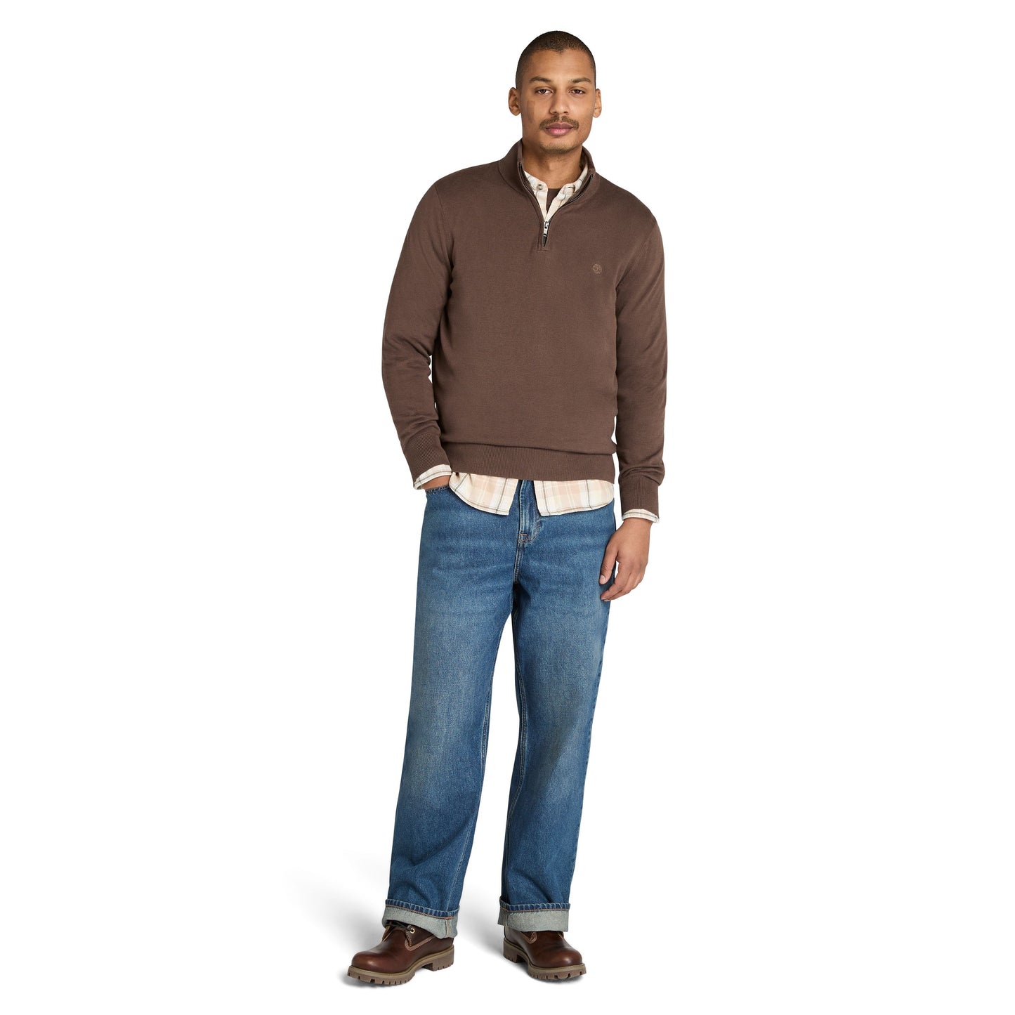 Camisola de malha de algodão com fecho zipper de 1/4 para homem Timberland Williams River em Chocolate Brown. Foto da parte da frente, vestida.