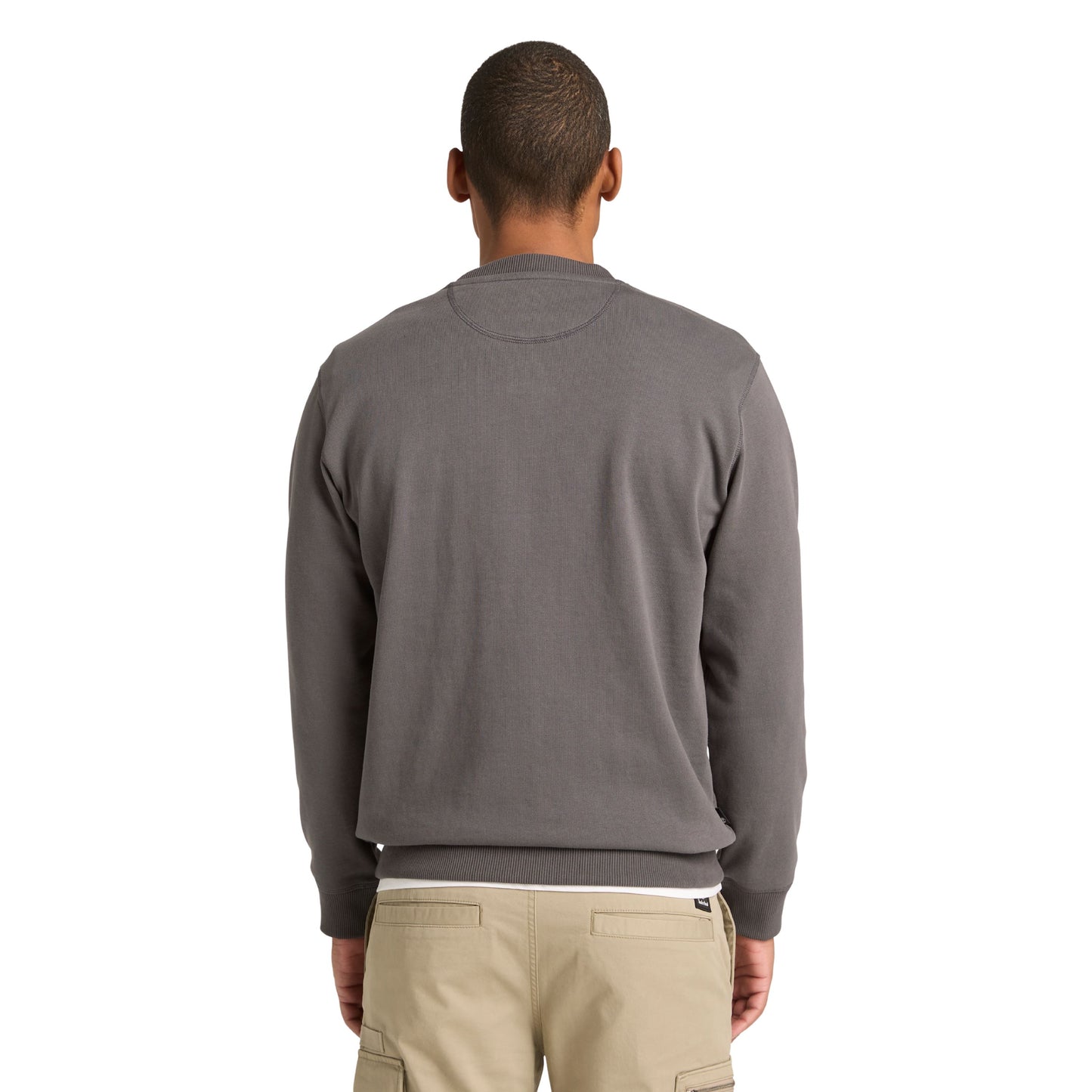 Sweat para homem Timberland Established 1973 Embroidered Logo em Blackened Pearl. Foto da parte de trás, vestida.