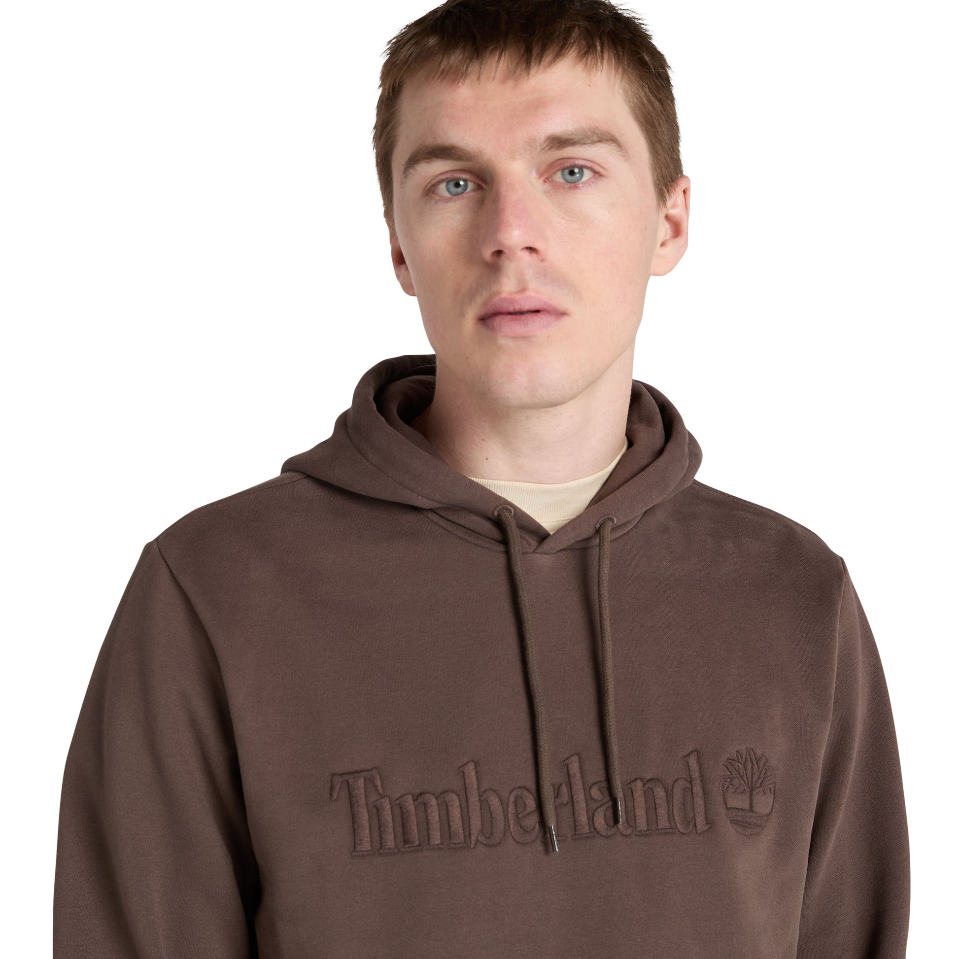 Sweat com carapuço para homem Timberland Hampton em Chocolate Brown. Foto de detalhe da parte da frente, vestida.