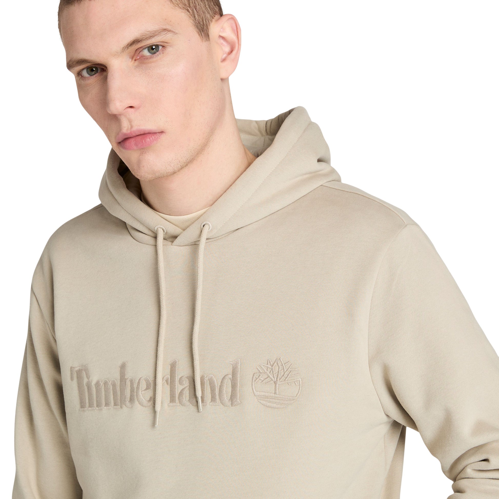 Sweat com carapuço para homem Timberland Hampton em Island Fossil. Foto de detalhe da parte da frente, vestido.