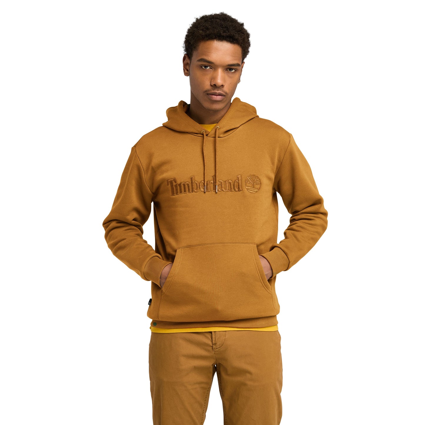 Sweat com carapuço para homem Timberland Hampton em Wheat Boot. Foto da parte da frente, vestido.