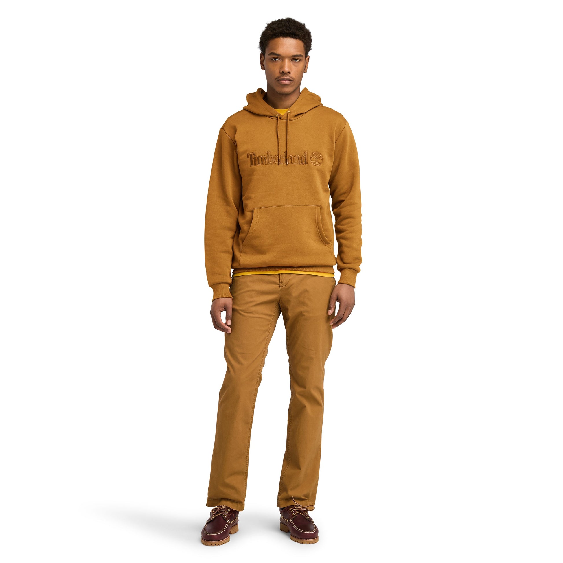Sweat com carapuço para homem Timberland Hampton em Wheat Boot. Foto da parte da frente, vestido.