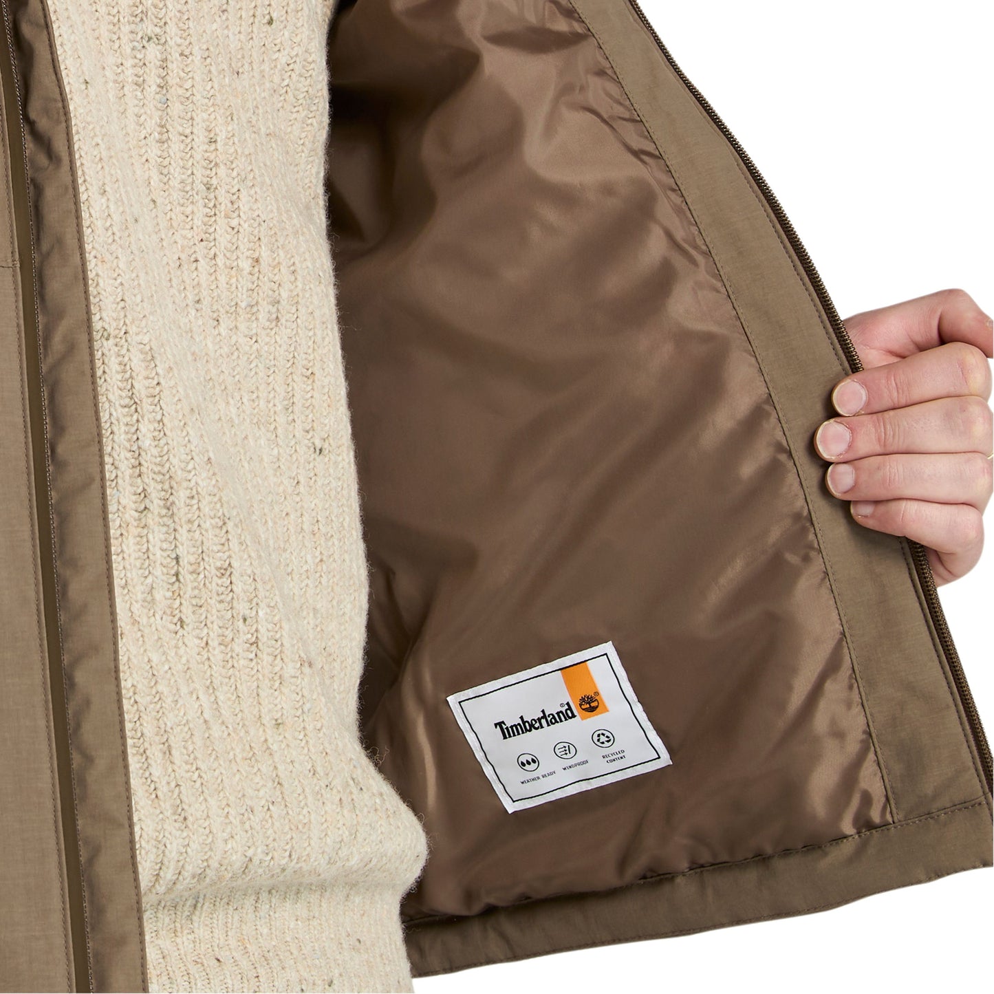 Casaco com isolamento impermeável para homem Timberland Winnick em Chocolate Chip. Foto de detalhe da etiqueta no interior.