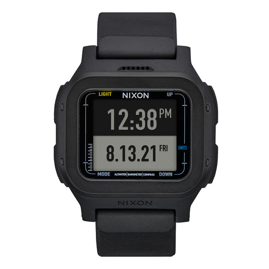 Nixon Regulus Expedition Watch All Black. Foto de frente.