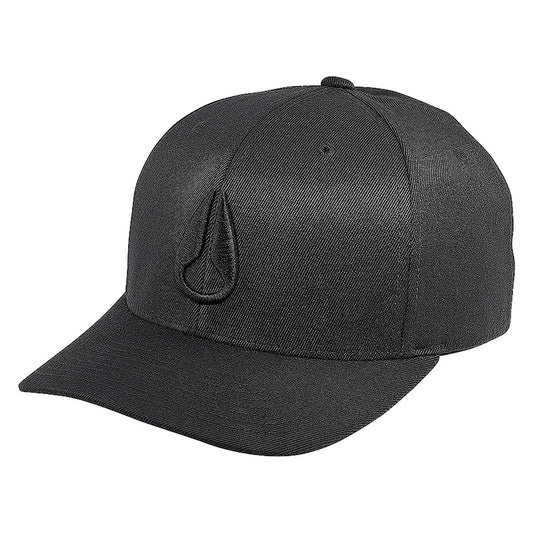 Nixon Deep Down FF Athletic Fit Cap em All Black. Foto de frente.