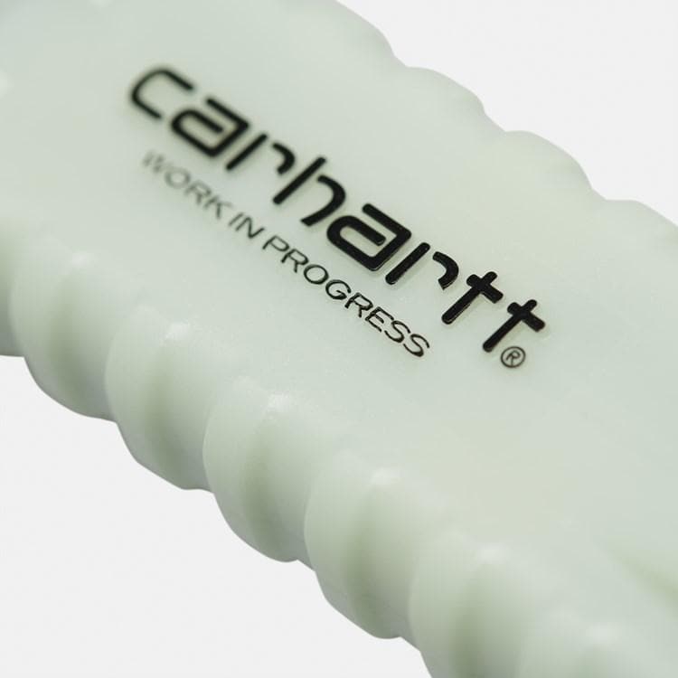 Peli x Carhartt WIP Emergency Flashlight 3310PL Plastic Glow in the dark. Foto de detalhe do logotipo da Carhartt WIP gravado. 