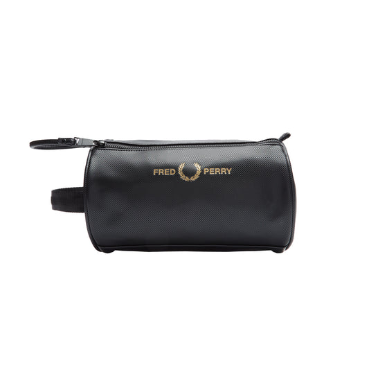 Fred Perry Pique Textured PU Wash Bag Black. Foto de frente.