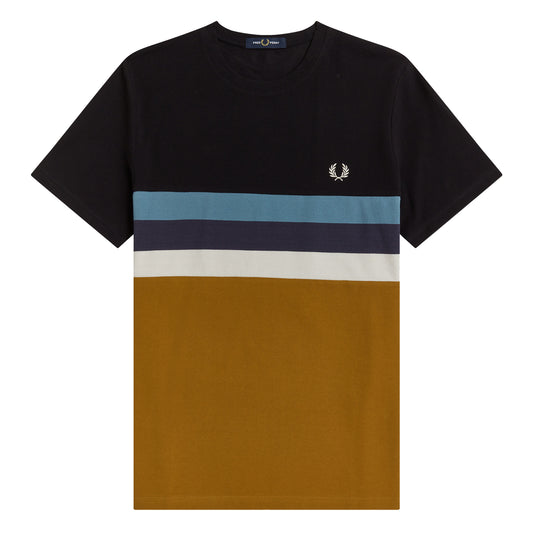 Fred Perry Panelled Stripe T-Shirt Dark Caramel. Foto de frente.