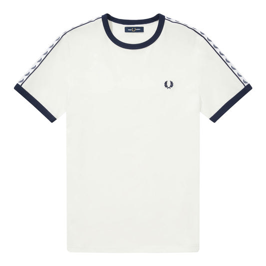 Fred Perry Taped Ringer T-Shirt Snow White/Carbon Blue. Foto de frente.