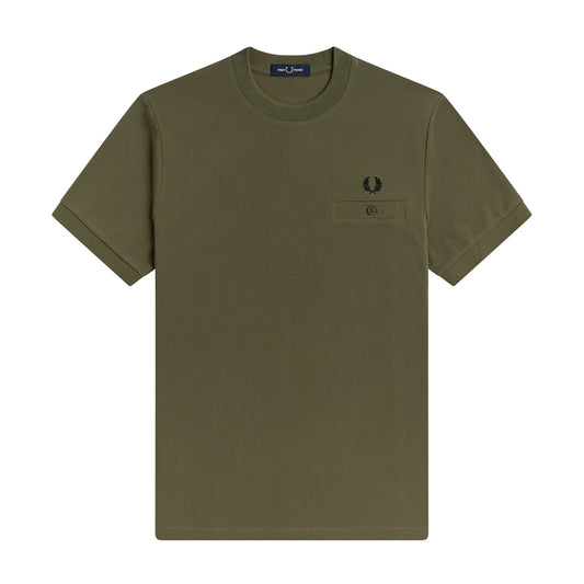 Fred Perry Pocket Detail Pique Shirt Military Green. Foto de frente.