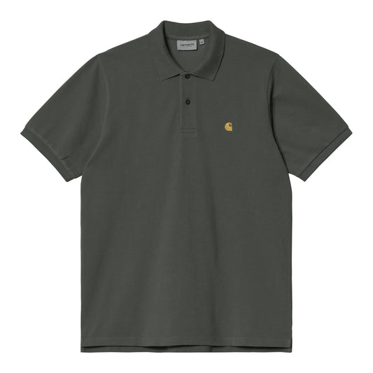 Carhartt WIP Chase Pique Polo Thyme/Gold. Foto de frente.